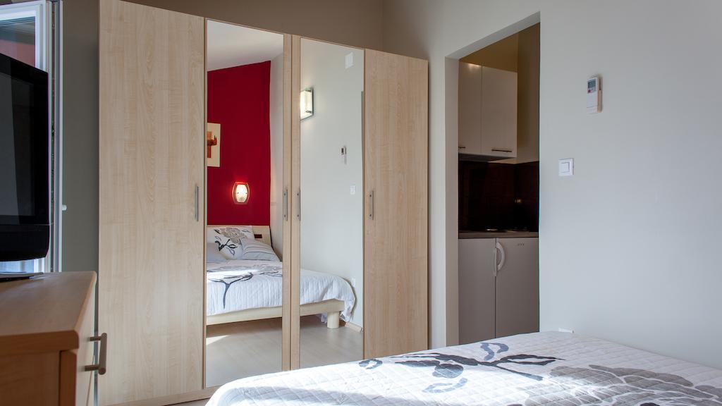 Apartments Toni Omiš Rom bilde