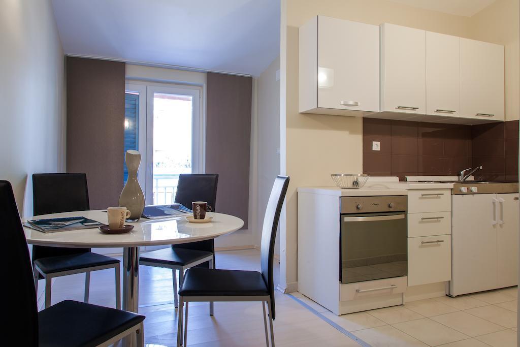 Apartments Toni Omiš Rom bilde