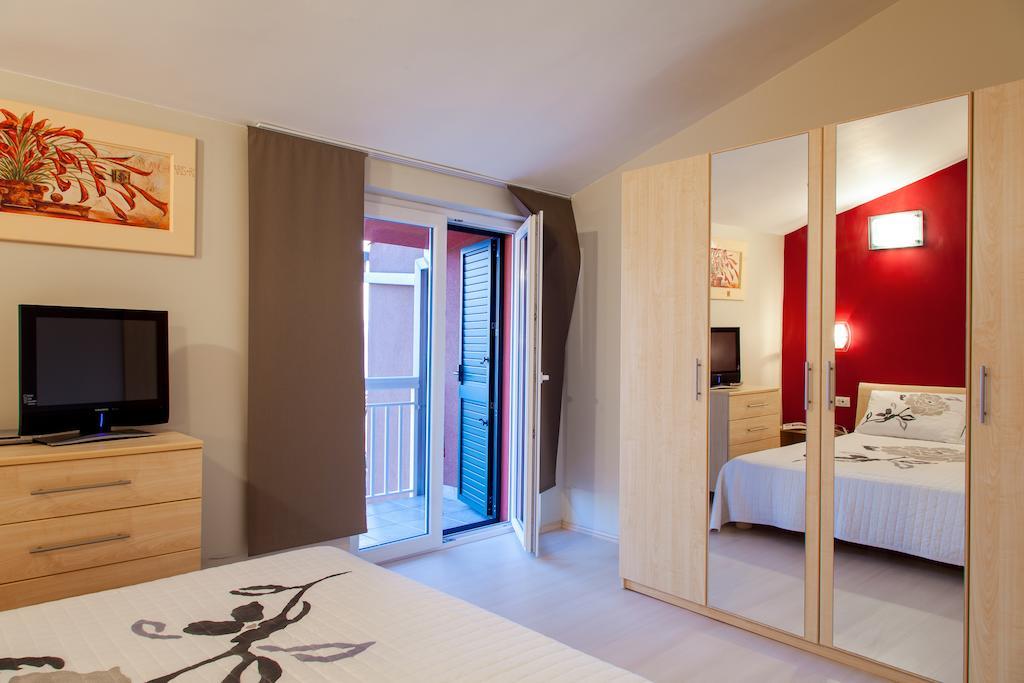 Apartments Toni Omiš Rom bilde