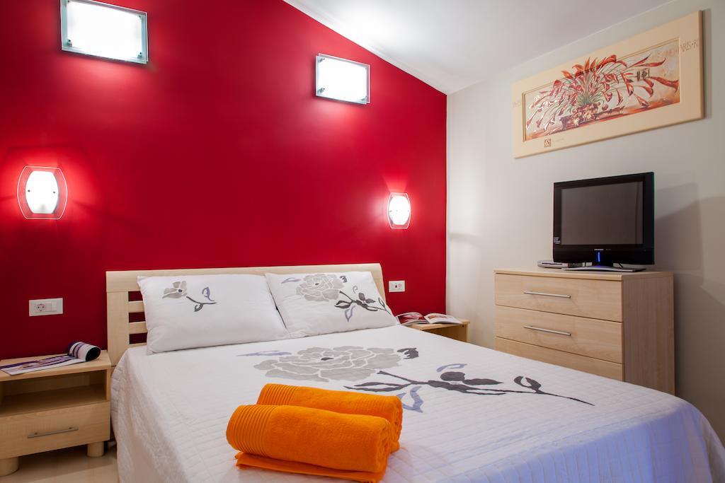 Apartments Toni Omiš Rom bilde