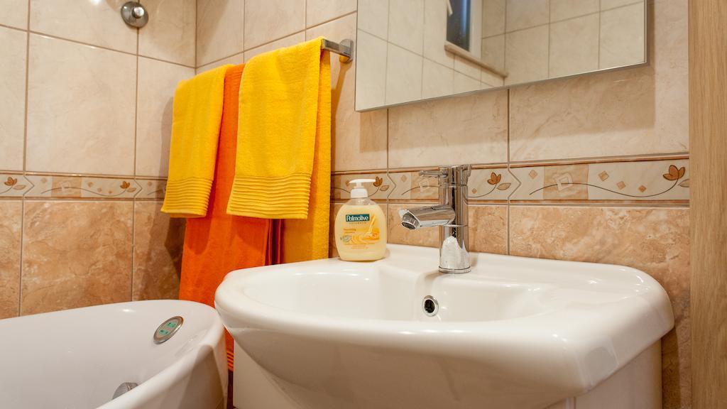 Apartments Toni Omiš Rom bilde